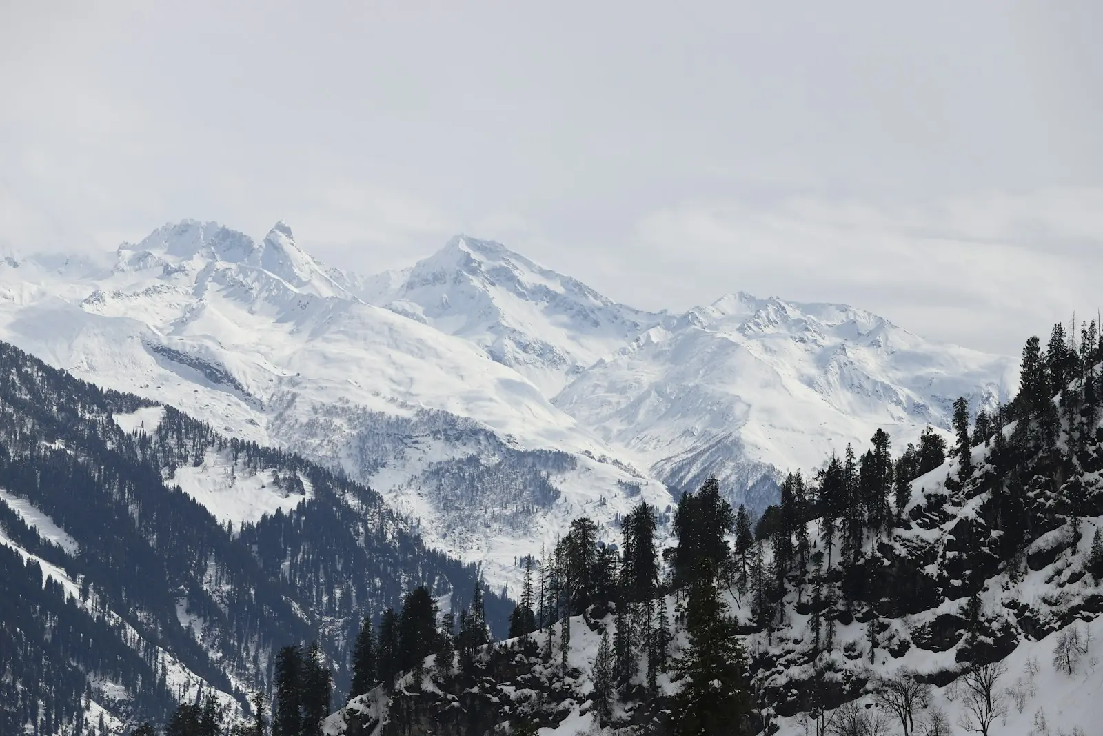 Snowy mountains of Solang Valley near Manali